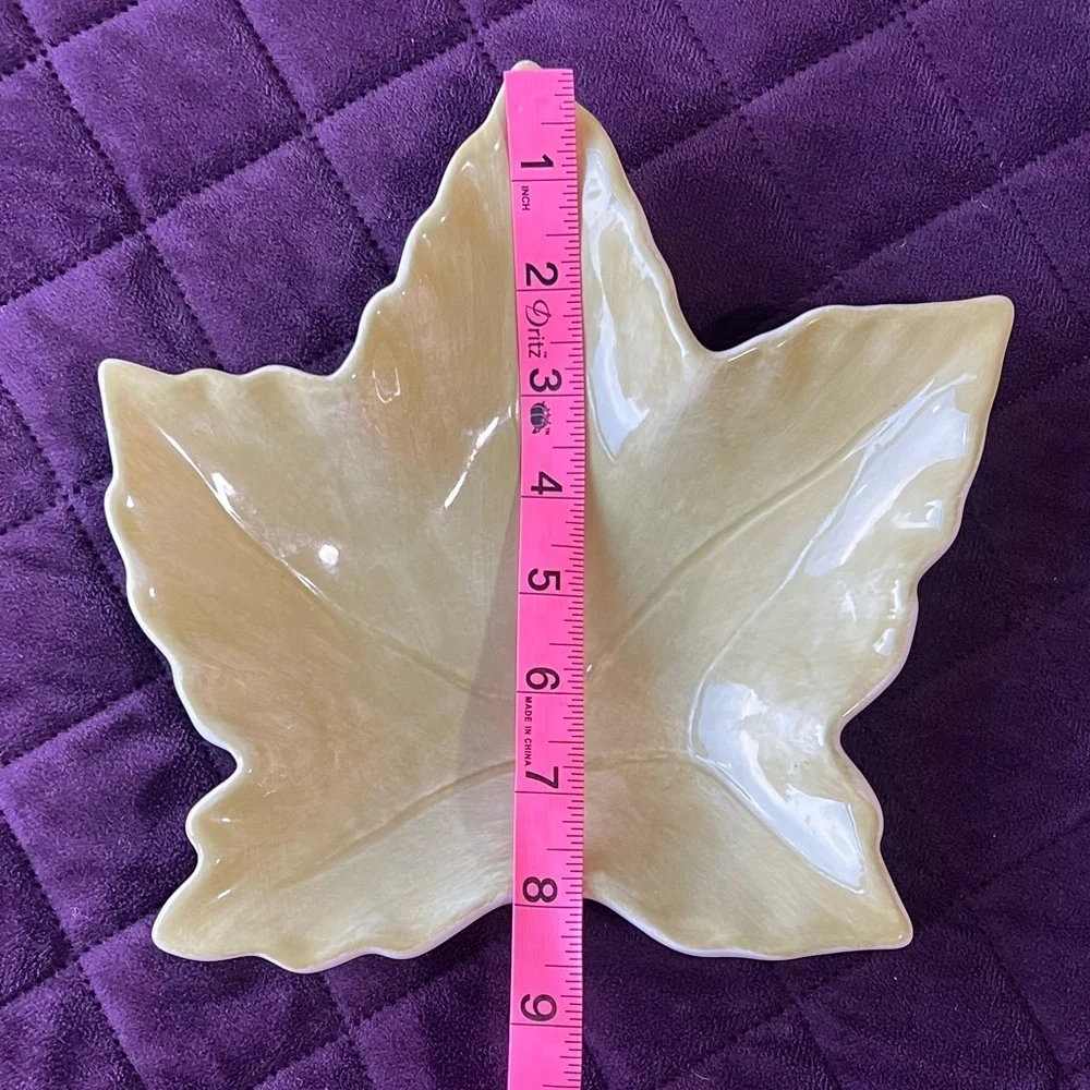Pfaltzgraff Leaf-Shaped Dish